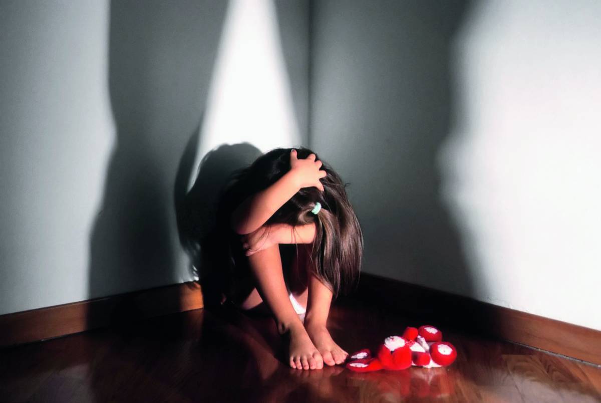 Tivoli, stuprava la figlia di 7 anni: 46enne arrestato 